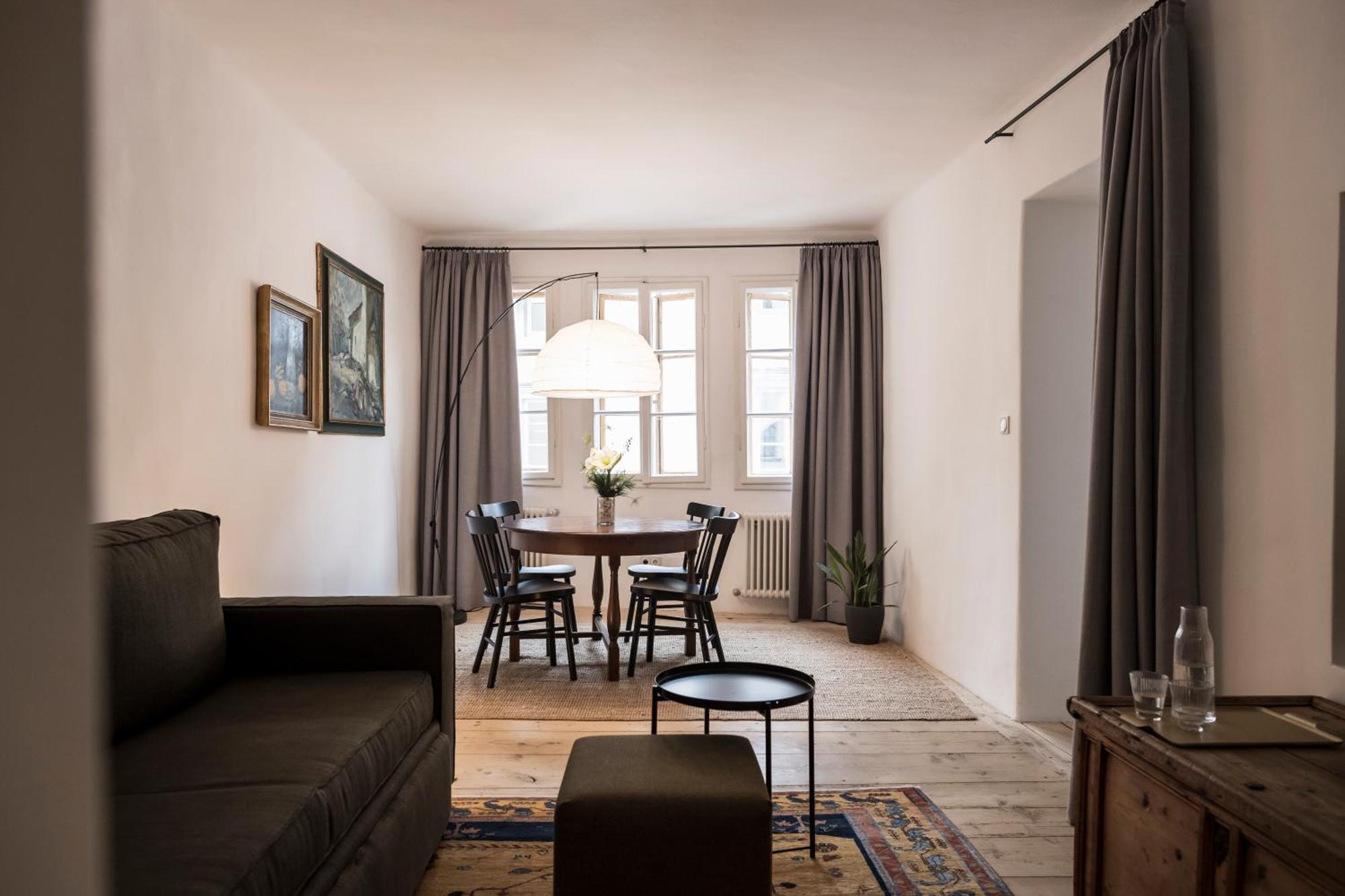 Готель Goldenstern Townhouse Больцано Екстер'єр фото